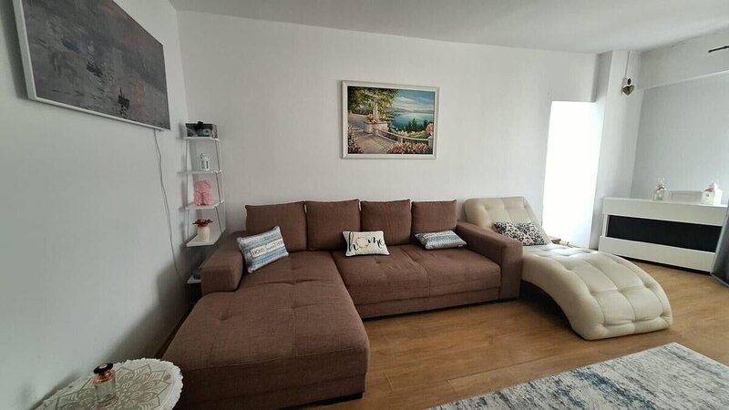 Piata Muncii, Iancului, apartament 1989, decomandat, 3 camere.