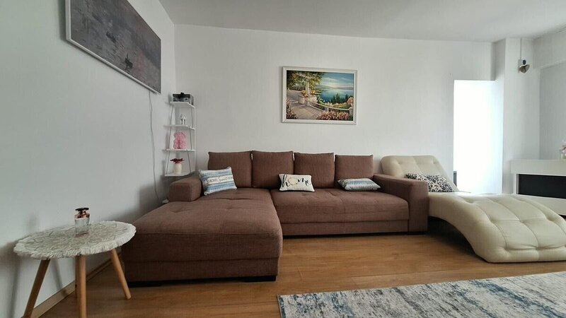 Piata Muncii, Iancului, apartament 1989, decomandat, 3 camere.